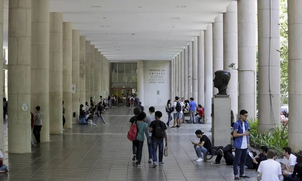 PUC-Rio exigirá vacina de professores e alunos no retorno às aulas