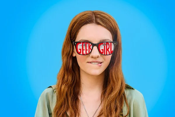 Imagem colorida da série Geek Girl - Metrópoles