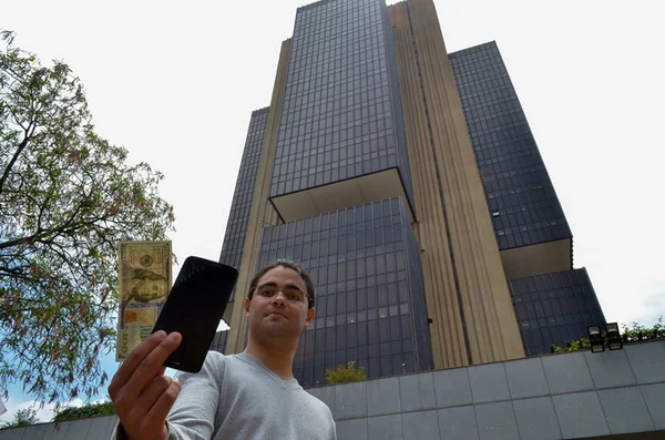 Aplicativo “made in BSB” é rede social para troca de moeda estrangeira