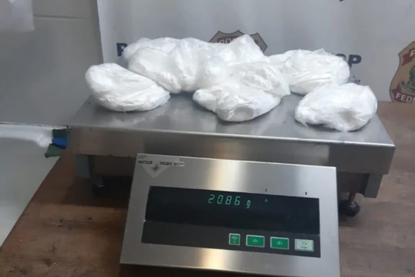 SP: PF prende passageiro que tentava embarcar com cocaína em edredons