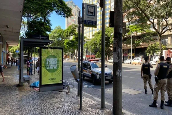 Corpo é encontrado dentro de carrinho de supermercado em avenida de BH