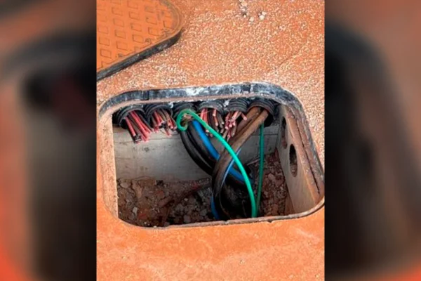 Vídeo: homens são presos após roubo de cabos em usina de energia solar