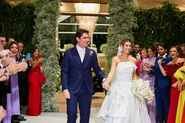 Em tarde encantadora, Mayara Santiago e Thiago Claudino selam o amor
