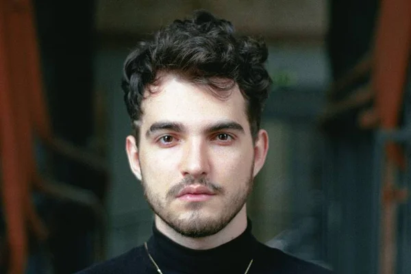 Crítica: Em LOBOS, Jão mostra toda a versatilidade do pop brasileiro