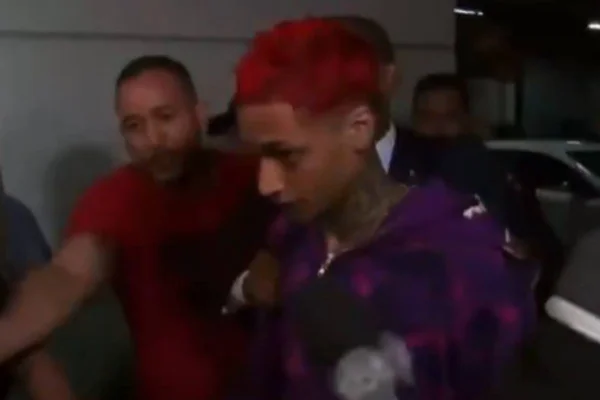Vídeo: assista ao momento em que Oruam se entrega à polícia