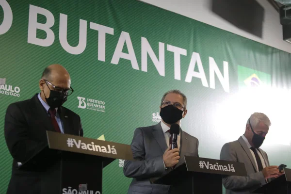 Butantan pede à Anvisa autorização para testar soro anti-Covid