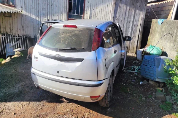 Imagem de carro abandonado - Metrópoles