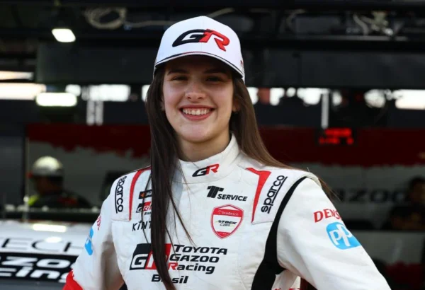 Única mulher no grid, Antonella Bassani destaca força feminina na Stock Car - destaque galeria