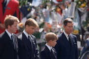 Earl Spencer e os príncipes William, Harry e Charles no funeral da princesa Diana