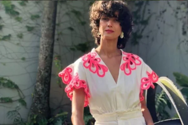 Karina Zeviani em ensaio fotográfico
