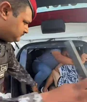 Carlinhos Maia usou viatura da PM-AL para gravar vídeo para o Rancho do Maia Carlinhos Maia usou viatura da PM-AL para gravar vídeo para o Rancho do Maia