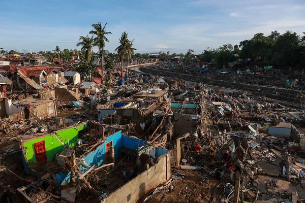 imagem colorida supertufao filipinas