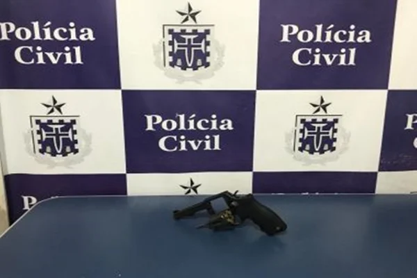 Fugitivo de presídio faz mulher e filho reféns e é preso na Bahia