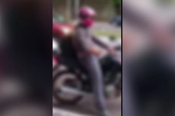 Motociclista é flagrado se masturbando na rua :“Tive um descontrole”