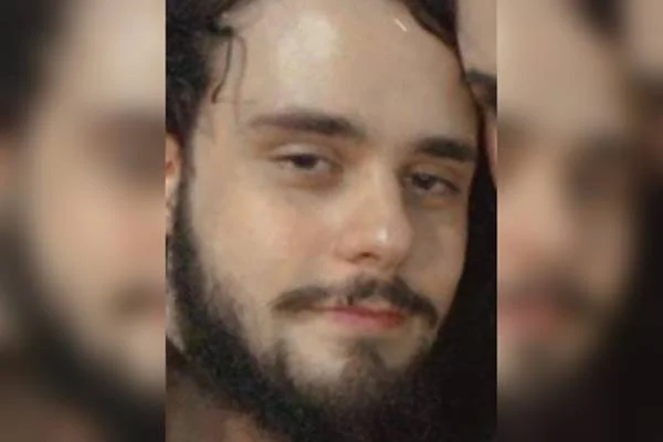 Antes de esfaquear namorada, homem já tinha quebrado casa da vítima