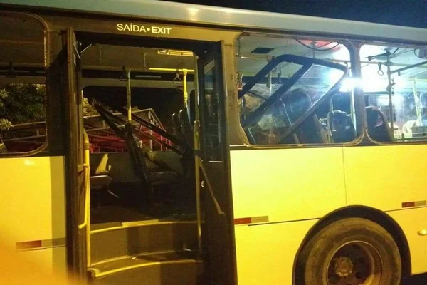 Número de ônibus depredados sobe para 28 durante Carnaval