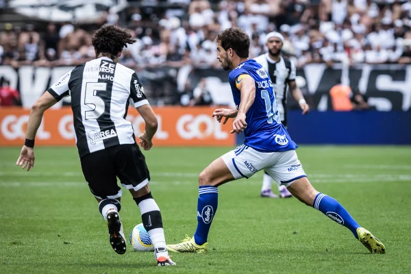Foto colorida de Cruzeiro e Corintihans - Metrópoles