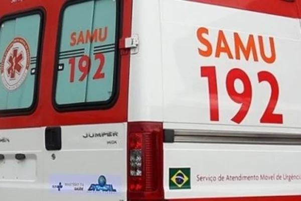 Imagem colorida de ambulância do Samu em SP; adolescente - Metrópoles