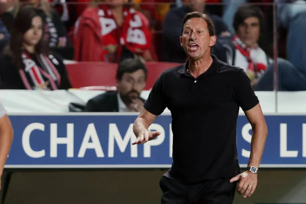 Bombando no Benfica, técnico alemão ganha 3 vezes menos que Abel