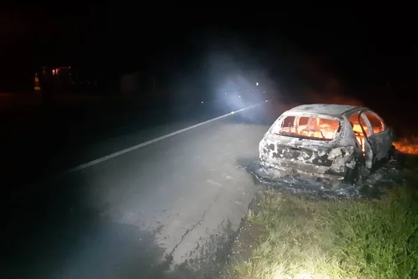 Homem incendeia o próprio carro ao saber que ele seria apreendido pela PRF