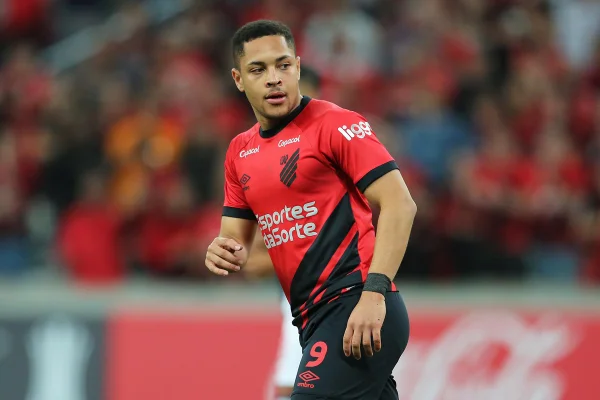 vitor roque será reforço do barcelona