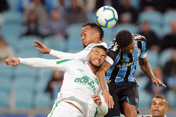 Grêmio e Chapecoense fazem duelo frenético e empatam em 3 x 3
