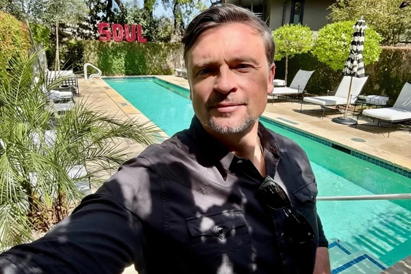Astro de Smallville, Tom Welling leva web à loucura ao deixar vazar nude - Metrópoles