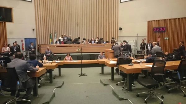 Salários de dezembro dos terceirizados do SLU está ameaçado