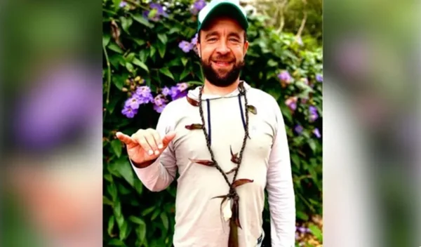 Surfista de SC atingido no coração por peixe-espada deixa UTI na Costa Rica - Metrópoles