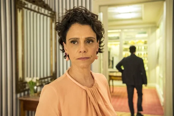 Foto colorida da atriz Malu Galli - Metrópoles