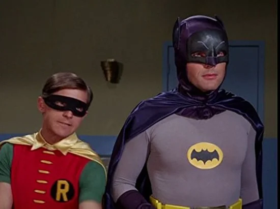 Primeiro Batman, Adam West transava com até oito mulheres por dia - imagem 8 Primeiro Batman, Adam West transava com até oito mulheres por dia - imagem 8