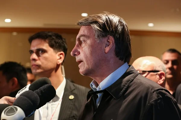 Em Tóquio, Bolsonaro diz não abrir mão de explorar a Amazônia