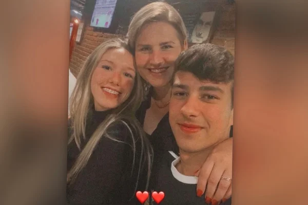 Copiloto do avião bimotor com a namorada (E) e a mãe