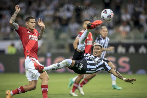 Com a volta de seu torcedor, Atlético-MG elimina o River e vai às semis da Liberta