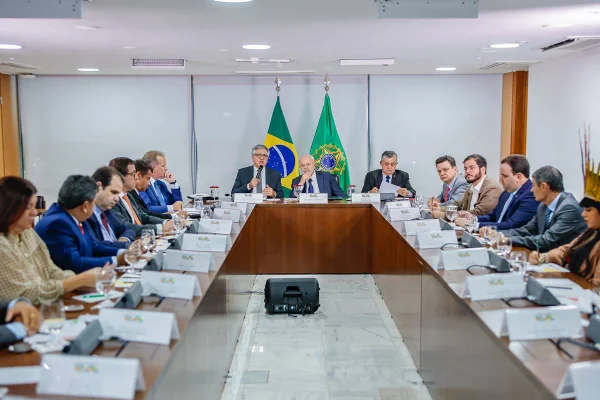 Presidente da República, Luiz Inácio Lula da Silva, durante reunião com o 26.08.2024 - Ministro da Secretaria de Relações Institucionais, Alexandre Padilha, no Palácio do Planalto. Brasília - DF.