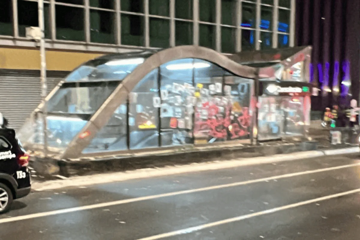 Estação de Metrô da Linha 2-Verde após ato em apoio a campanha de Lula nas eleições 2026.