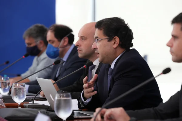Governo aumenta para R$ 127 bilhões ajuda a estados e municípios
