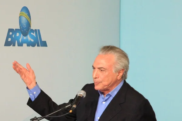 Gafe: Temer diz que governo economizou 800 milhões de cruzeiros