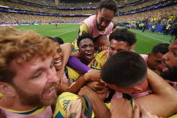 Com gol nos acréscimos, Brasil vira contra Japão e avança às oitavas - destaque galeria Com gol nos acréscimos, Brasil vira contra Japão e avança às oitavas - destaque galeria