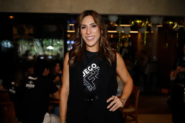 Ana Luiza Favato celebra aniversário com feijoada no Fuego