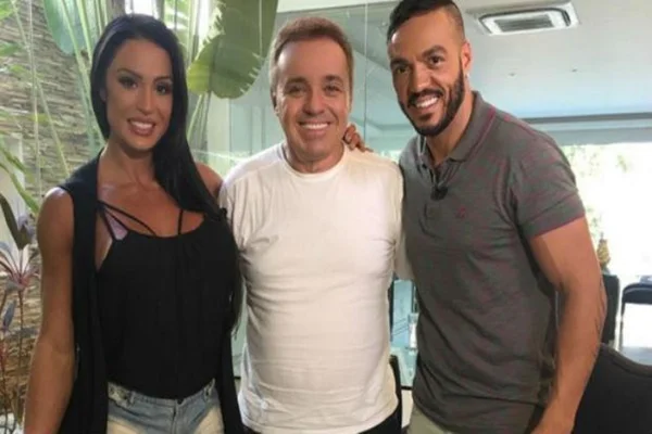 Gracyanne Barbosa presta homenagem a Gugu: “Homem do bem”