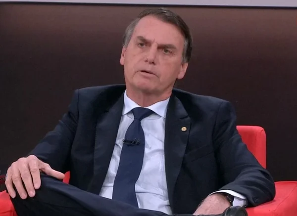 Bolsonaro defende redução de impostos, mas não especifica quais