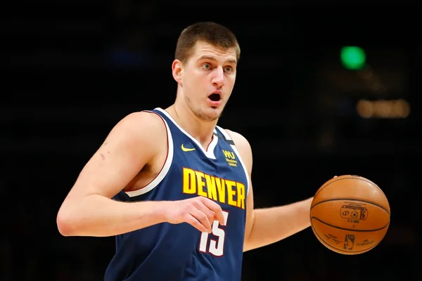 Jokic brilha, mas Pacers vencem Nuggets fora de casa na NBA