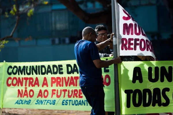 Funcionários e alunos da UnB protocolam ofício contra Future-se no MEC