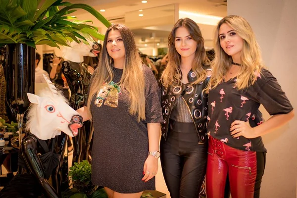 Amanda Brasil se une com festa Surreal para organizar esquenta