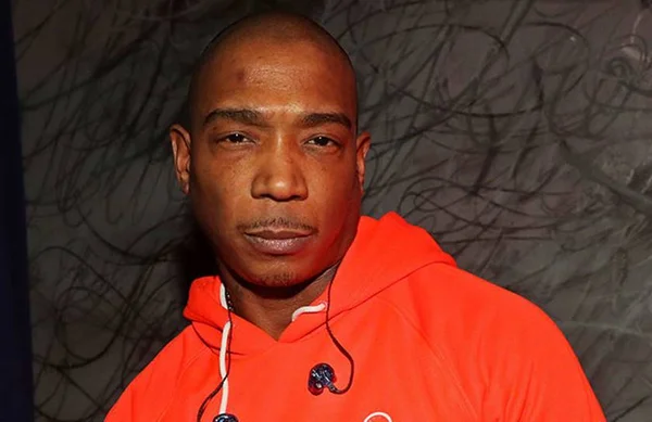Ja Rule faz apresentação bizarra em intervalo de jogo da NBA
