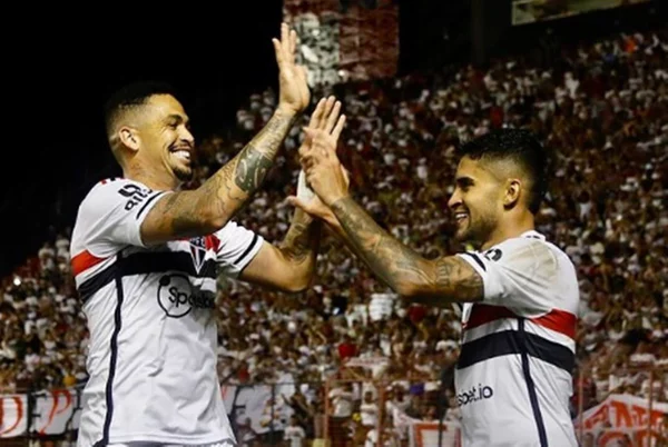 No sufoco, São Paulo derrota Sport; Grêmio e Cruzeiro ficam no 1 x 1
