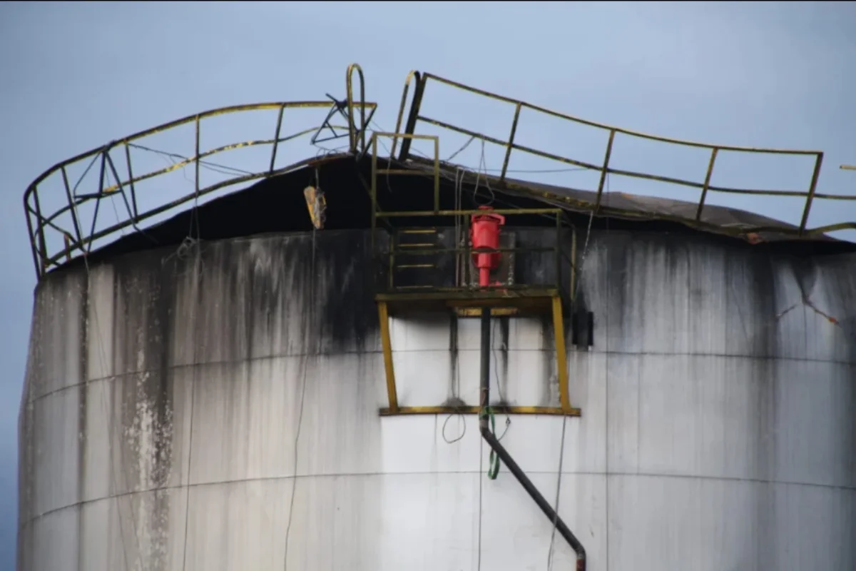 Em Volta Redonda, a explosão de um tanque deixou dois mortos e um ferido Em Volta Redonda, a explosão de um tanque deixou dois mortos e um ferido