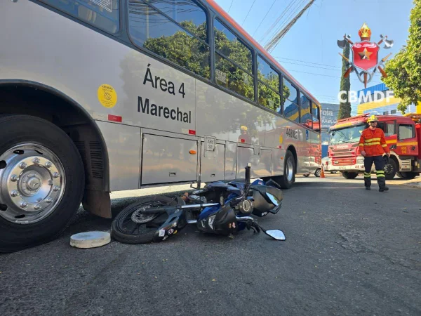 Acidente ônibus moto