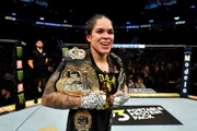 Amanda Nunes quer conquistar 3º cinturão Amanda Nunes quer conquistar 3º cinturão